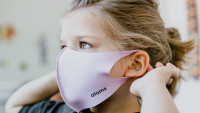 covid dívka kelly-sikkema-GtWtHW708Lg-unsplash